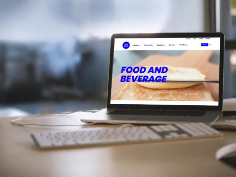 Impressie van homepage MCS Diagnostics op een scherm.