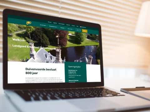 Impressie van homepage Kasteel Duivenvoorde op een scherm.