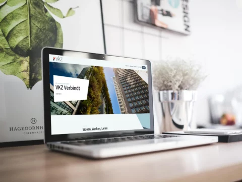 Impressie van homepage VKZ op een scherm.