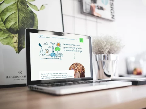 Impressie van homepage Conversion op een scherm.