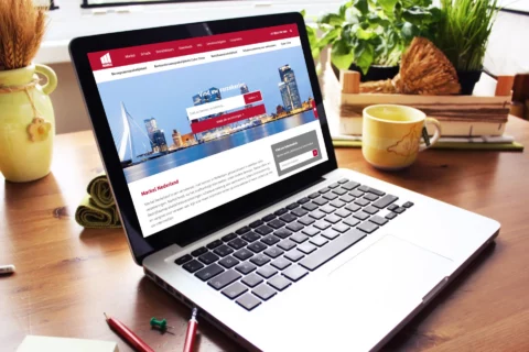 Impressie van homepage Markel Insurance op een scherm.